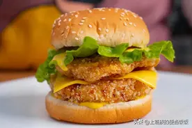 在家自制鸡肉汉堡，香酥可口，学会不用去买图片