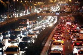 国际油价再次大跌，但国内油价却迎来“七连涨”，原因望周知图片