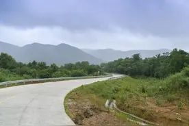 俗语：“一户开两门，人财两难存”，说的是什么意思？有啥道理？图片