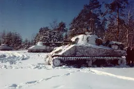 冰天雪地下的阿登战役，为扭转失败颓势，希特勒做出了最后一搏！图片