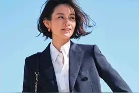 又一次被“藏青色”震撼！3个穿搭干货大揭秘，睿智女人的大爱啊图片