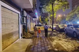 湖北武汉：凌晨3点街头传来哭喊声，警民接力护送小女孩回家图片