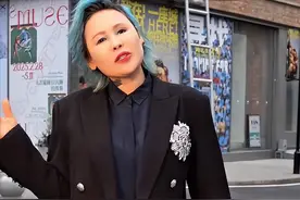 罗琦现状：50岁模样大变，与荷兰丈夫生活低调，混血儿子很像她图片