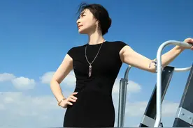 郭晶晶说：我一打扮霍启刚就怕我跑了！看到她拍的大片，确实不假图片