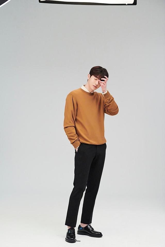 不比女性穿搭那般繁琐,像小到细节配饰的匹配成熟,男性造型在满足韵味