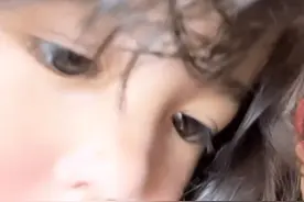 张柏芝公开三胎爱子正面照？与混血宝宝同框出镜，五官精致超帅气图片