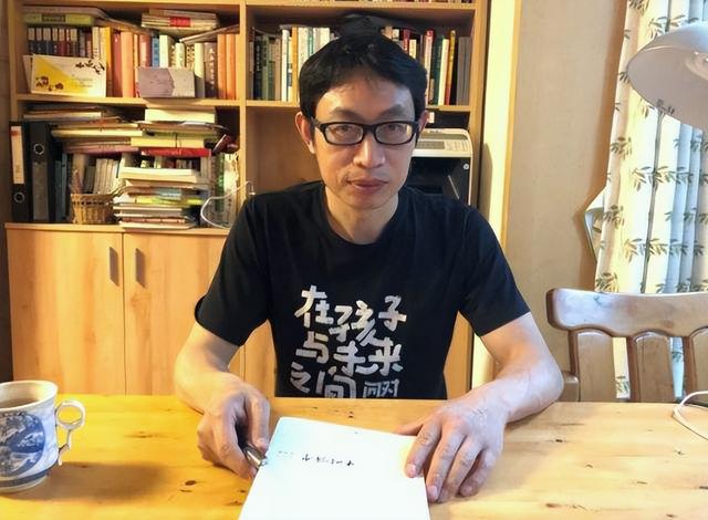 14年前汶川地震，丢下学生自己先跑的“范跑跑”，被网曝后如何了
