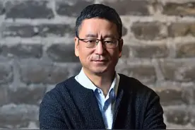 江苏女婿白岩松：坎坷挫折一路相伴，平凡的妻子让我一次次泪目图片