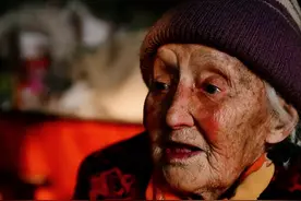俄罗斯17岁美女嫁37岁山东大汉，80年不愿回国，只为照顾瘫痪丈夫图片