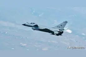 看到歼10战机出口巴铁，美军也下猛料？但这次解放军是稳操胜券图片
