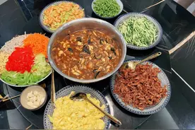 一担挑比酒量，姐夫没事，妹夫脸红、心跳、断片，被送至医院图片