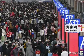 铭记“把门撞开”的人图片
