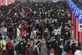 铭记“把门撞开”的人图片