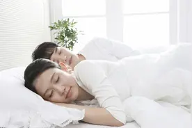 外阴长个硬疙瘩碰到疼怎么回事图片