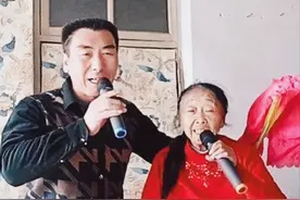 当年26岁李玉成娶58岁马玉琴，房子被烧毁，今妻子年过80不曾离弃图片