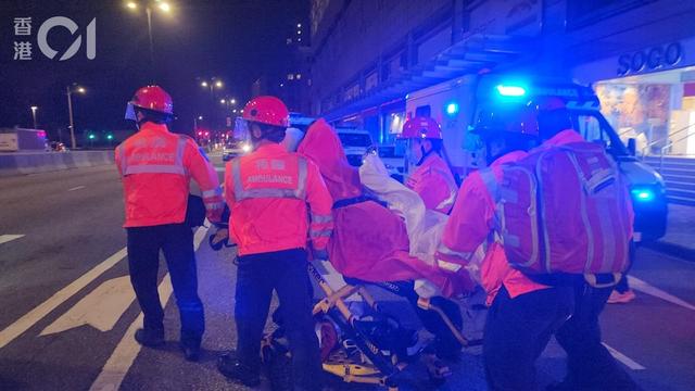香港42层在建高楼深夜起火 烈焰冲天
