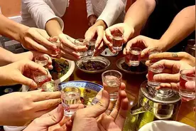 心理学：永远不要请一大群人吃饭！原因很简单图片