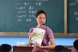 陕西一初中女教师“裸辞”，后悔报考师范专业，辞职原因让人无奈图片