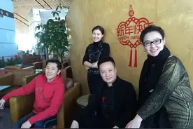 阎维文妻子原来是她！长得不美却温婉大气，夫妻恩爱40年情比金坚图片