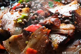 湖北丈母娘寄来的菜，东北女婿转头就扔垃圾桶，网友：扔哪我去捡图片