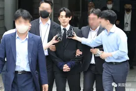 “五毒俱全”刘亚仁接受审讯！疑帮吸毒男友潜逃，昔日影帝超狼狈图片