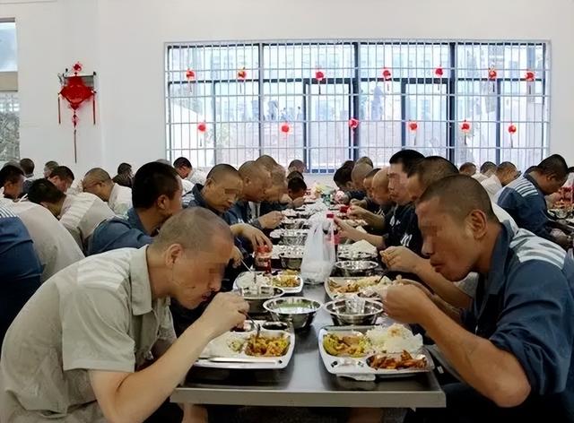 刑满释放人员披露在监狱5点下班周末休息,网友:下班比我早多了