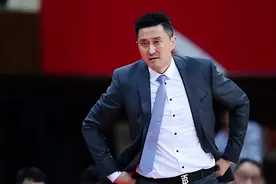 广东男篮12人名单出炉，埃利斯依然榜上有名，另一名中锋复出图片