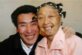 26年前，27岁东北小伙和父母断绝关系娶59岁老太，如今却败给现实图片
