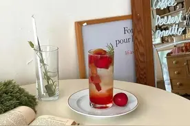 满是爱意的文案“爱午后的微风，傍晚的落日，以及恰合时宜的你”图片