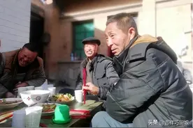 男人喝酒时，切记不要做这3件事，丢人不说还惹人厌，早懂早受益图片