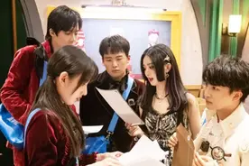 “宝藏男孩”周深，曾被好声音淘汰，后在香港回归庆典上大放异彩图片