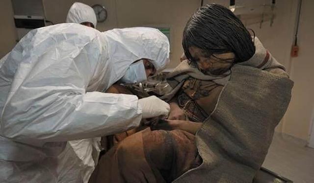 6700米山顶惊现14岁冰冻少女,历经500年,尸体为何没有腐烂?