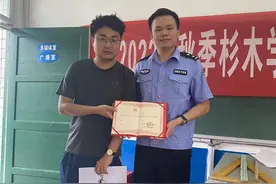 李彦：一个乡村小学校长的坚守和奉献图片