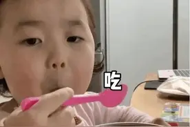 可爱搞笑的表情包：吃吃吃，睡睡睡，你不胖谁胖图片