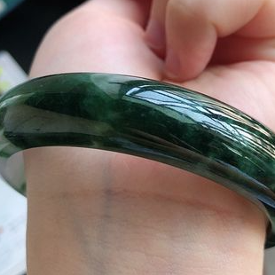 1万和1000万的翡翠手镯,价格到底差在哪里?