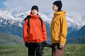 “始祖鸟平替”一年卖17亿！中产又捧出一个IPO图片