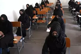 塔利班全面禁止阿富汗女性上大学，马来西亚一地立法禁止女性穿男装图片