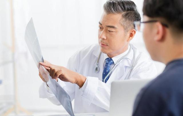 二尖瓣、三尖瓣有反流了，是心脏有问题了吗，要怎么办？