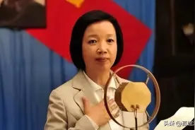 从央视主持人，到饰演周恩来夫人，她的人生因4次“意外”而改变图片