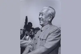 84年中英对香港问题进行谈判，耿飚说了什么，竟让邓公大发雷霆？图片