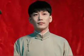 曝何九华出轨！与美女车内拥吻摸黑独处3小时，曾疑似遭王鸥逼婚图片