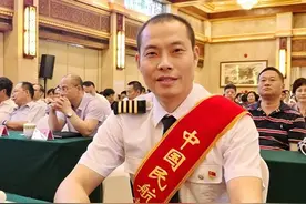 今天才明白，为何川航3U8633事故中，机长刘传健能够获奖500万？图片