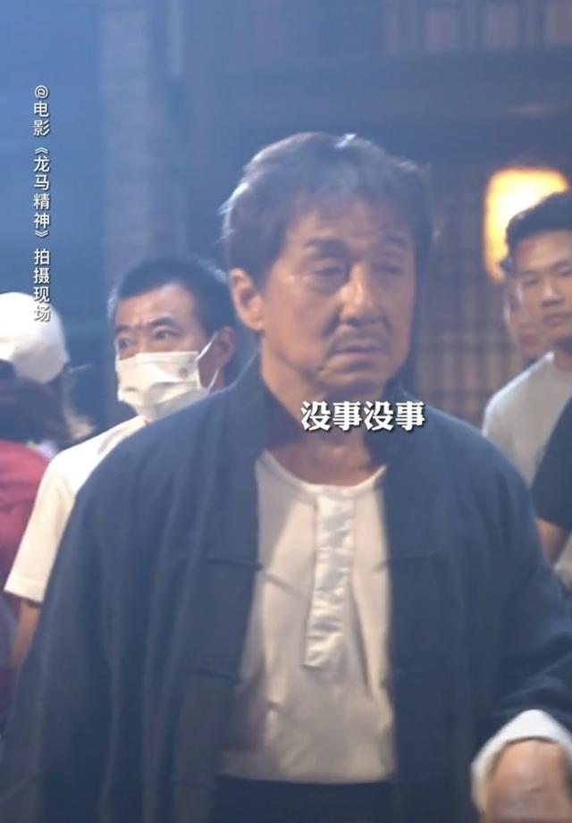 成龙拍戏摔下马头撞水泥地