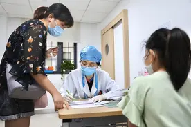 病历上，医生为啥要把字写这么“潦草”？为何医生之间却能互通？图片