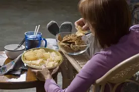 明明不饿，却为何总是想吃东西呢？可能有3个原因图片