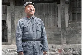 国军少将投奔八路任司令，按职务战功本可授中将，却因何仅授大校图片