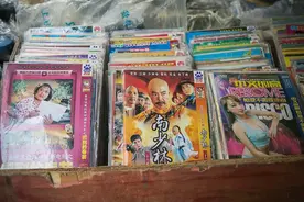 现在怎么还有人回收DVD旧光盘？废旧光盘到底还有什么价值呢？图片