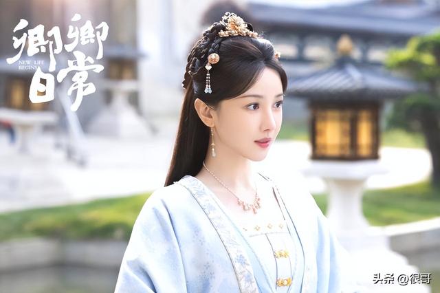 "诺澜"刘萌萌晒照秀窈窕身材,竹竿腿吸睛,网友:这有30岁?