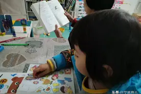 幼师退休转行当高薪保姆，“偷懒”带出专注力超强的娃，让人叹服图片