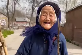 102岁网红小脚奶奶去世，生前健步如飞自称18少女，知情人曝原因图片